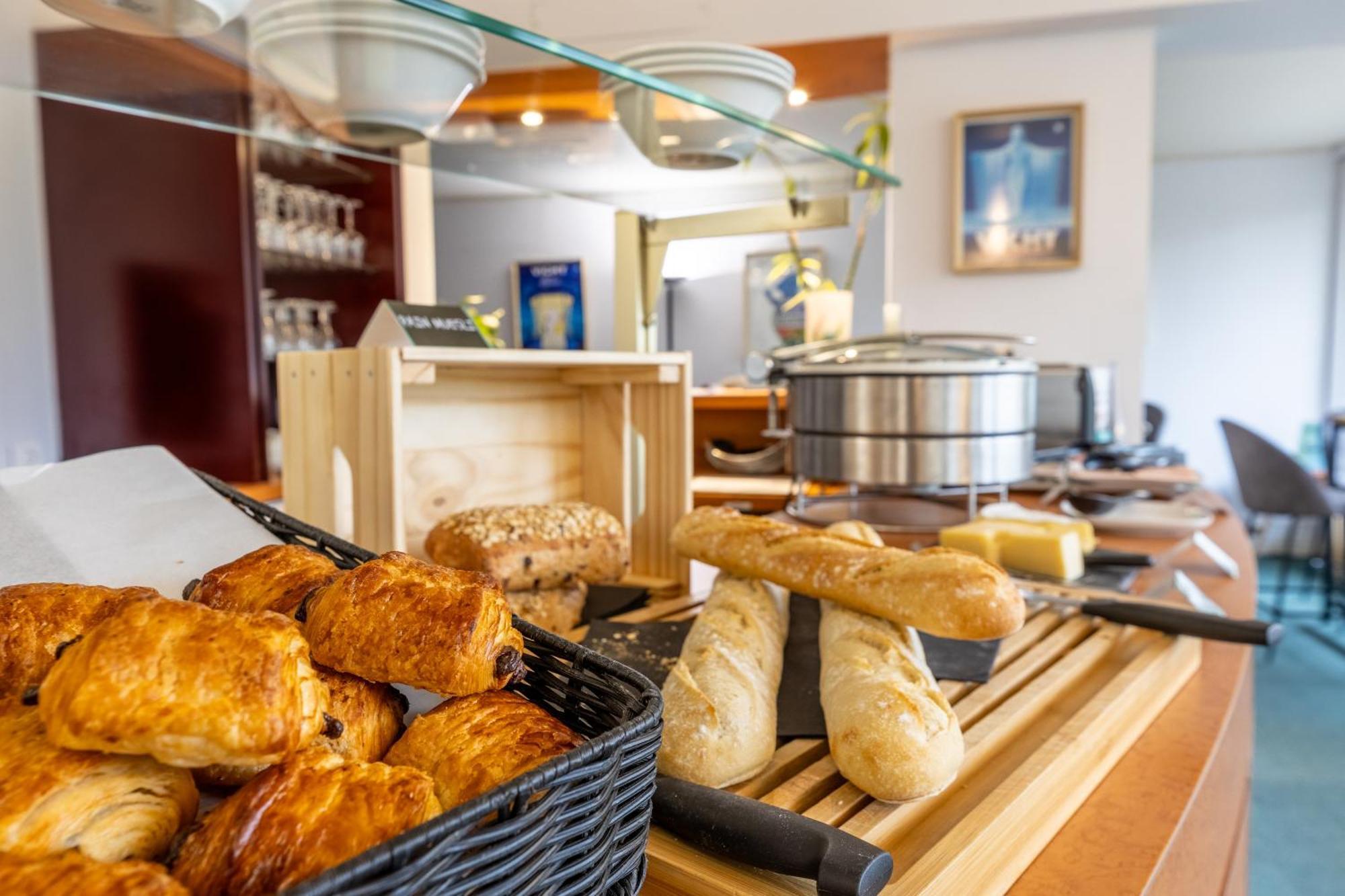 Brit Hotel Le Parc Vichy Бельрив-сюр-Алье Экстерьер фото