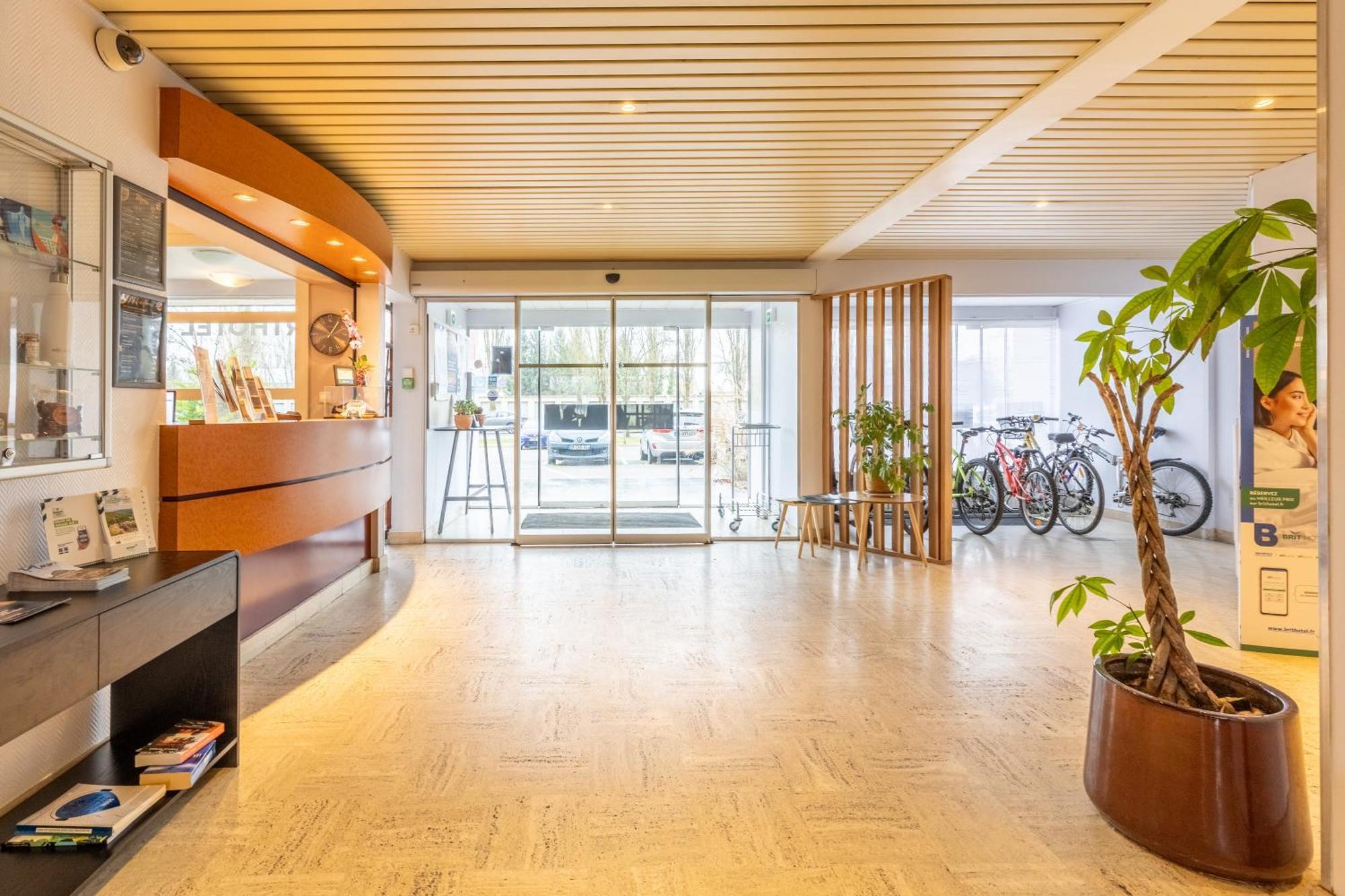 Brit Hotel Le Parc Vichy Бельрив-сюр-Алье Экстерьер фото